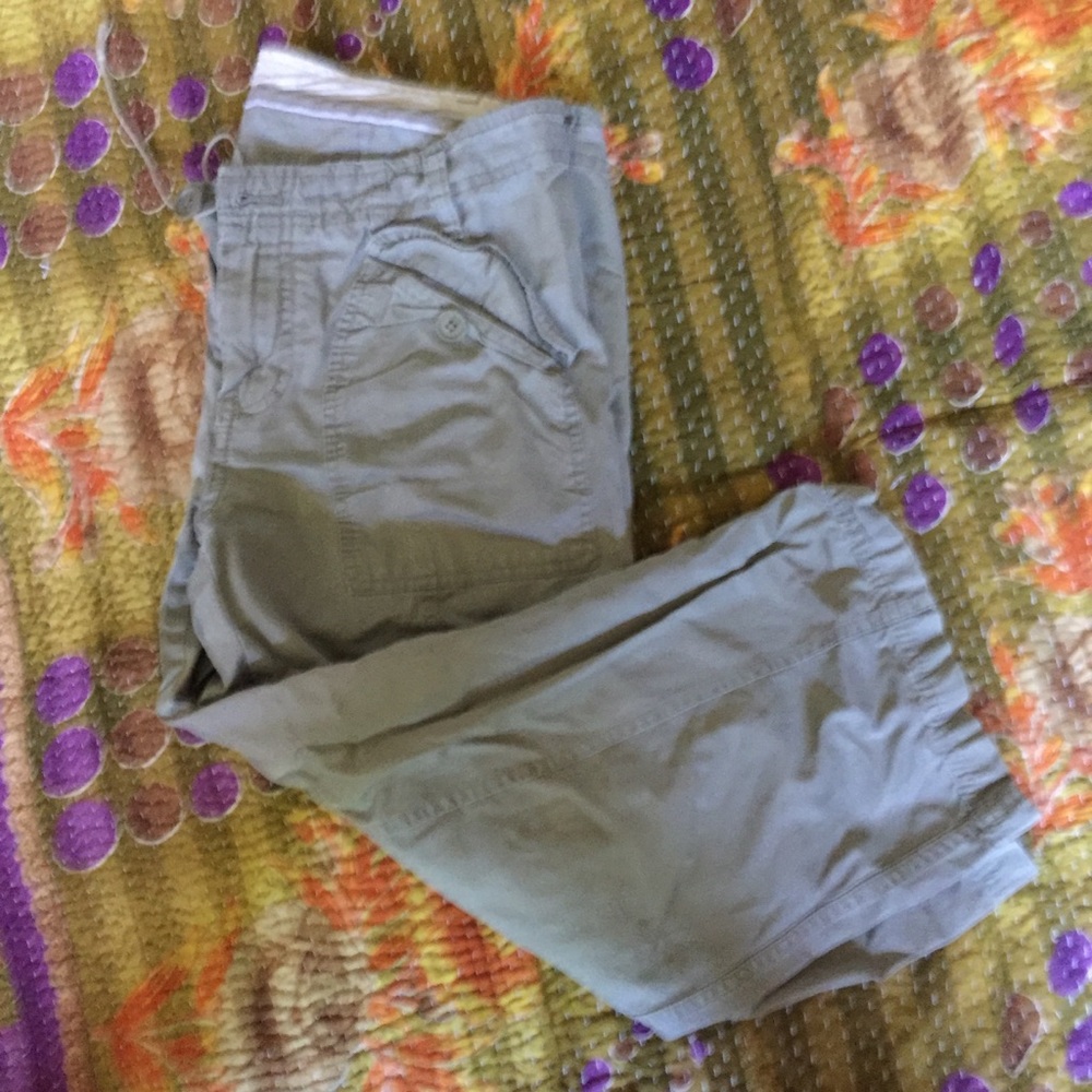 Vintage Gap khaki capris size 6